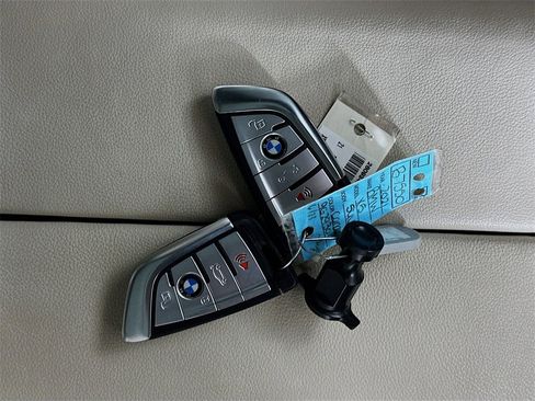 Used 2021 BMW X5 xDrive40i w/ M Sport Package image 34