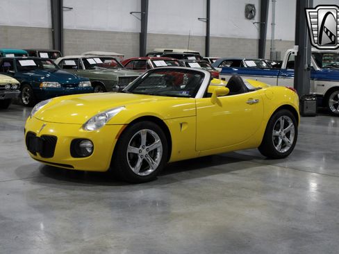 Used 2008 Pontiac Solstice GXP w/ Premium Package image 2