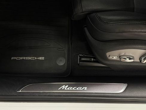 Certified 2026 Porsche Macan AWD/4WD image 34