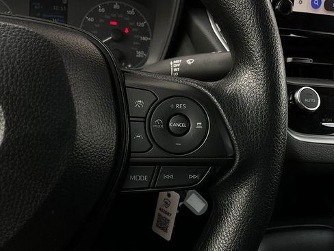 Used 2025 Toyota Corolla LE image 30