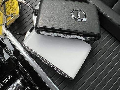 Used 2019 Volvo S60 T6 Momentum w/ Premium Package image 43