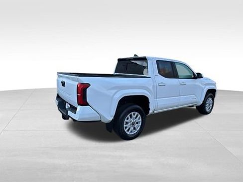 Used 2024 Toyota Tacoma SR5 AWD/4WD image 35
