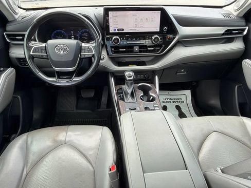 Used 2023 Toyota Highlander Limited FWD image 23