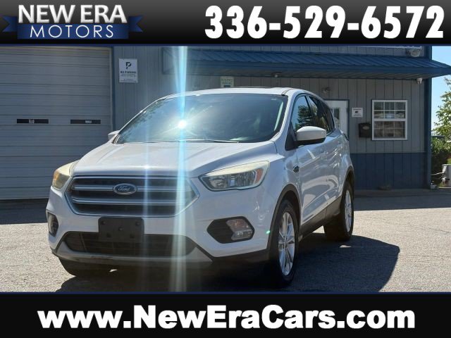 Used 2017 Ford Escape SE FWD image 1