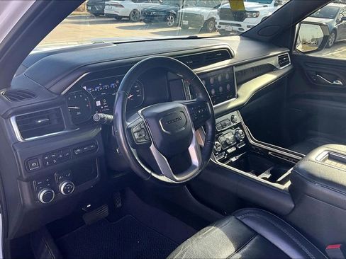 Used 2021 GMC Yukon Denali w/ Denali Premium Package image 13