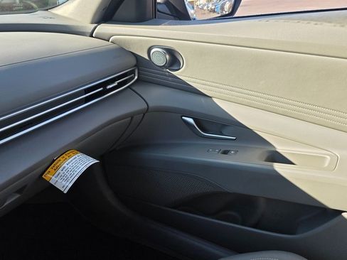 Certified 2025 Hyundai Elantra Sport image 17