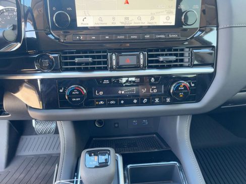 New 2025 Nissan Pathfinder SL image 24