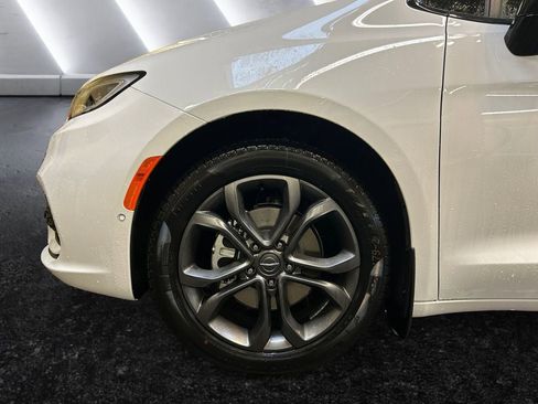 New 2026 Chrysler Pacifica Select image 15