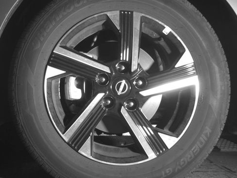 Used 2025 Nissan Sentra SV FWD image 12