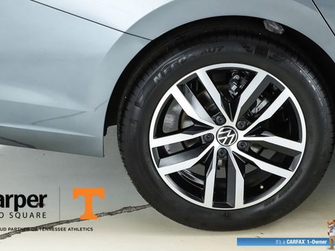 Used 2025 Volkswagen Jetta SE w/ Sunroof Package FWD image 13