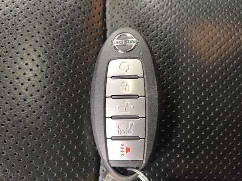 Used 2019 Nissan Rogue SL w/ Premium Package FWD image 32