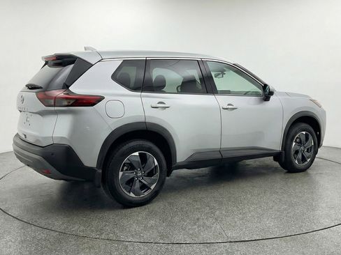 Used 2025 Nissan Rogue SV image 9