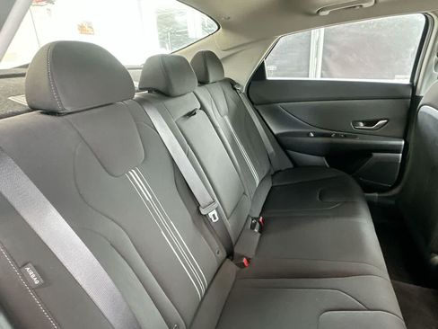 Used 2025 Hyundai Elantra SEL FWD image 26