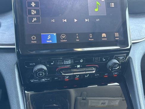 Used 2021 Jeep Grand Cherokee L Limited AWD/4WD image 17