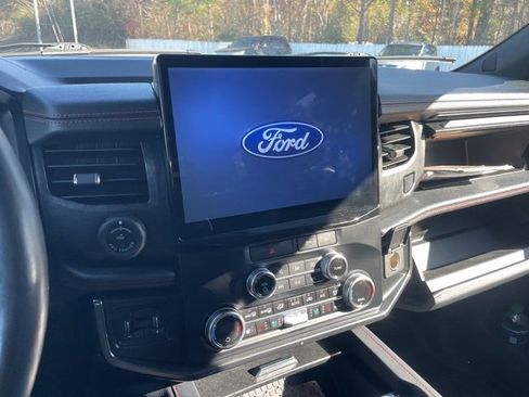 Used 2023 Ford Expedition Limited image 10