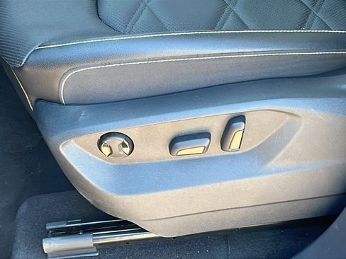 Used 2024 Volkswagen Atlas SE image 11