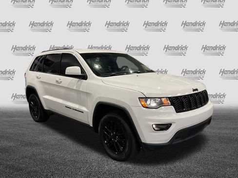 Used 2018 Jeep Grand Cherokee Laredo image 2