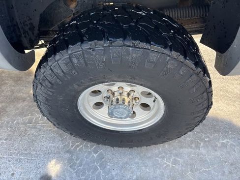 Used 2002 Chevrolet Avalanche 2500 image 4