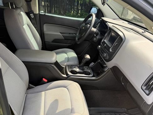 Used 2017 Chevrolet Colorado W/T w/ WT Convenience Package RWD image 9