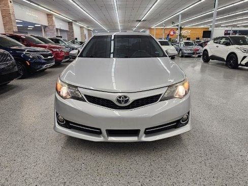 Used 2014 Toyota Camry SE image 2