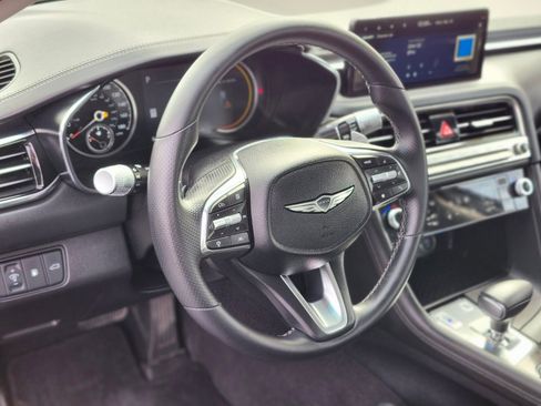 Used 2025 Genesis G70 2.5T image 19