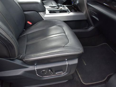 Used 2015 Ford F150 Platinum w/ Equipment Group 701A Luxury AWD/4WD image 31