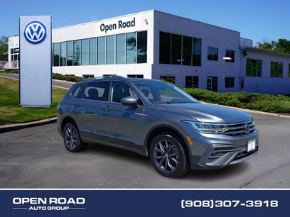 Used 2022 Volkswagen Tiguan SE w/ Panoramic Sunroof Package