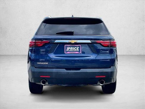 Used 2022 Chevrolet Traverse LS FWD image 4