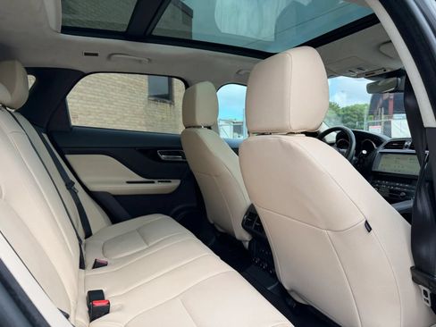 Used 2019 Jaguar F-PACE Premium AWD/4WD image 17