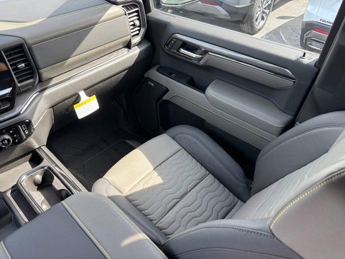 New 2026 Chevrolet Silverado 1500 ZR2 image 9