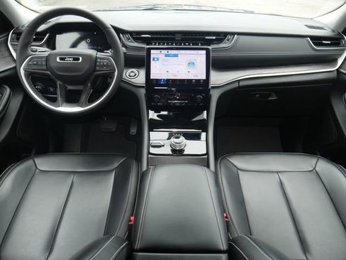 Used 2023 Jeep Grand Cherokee Limited AWD/4WD image 7