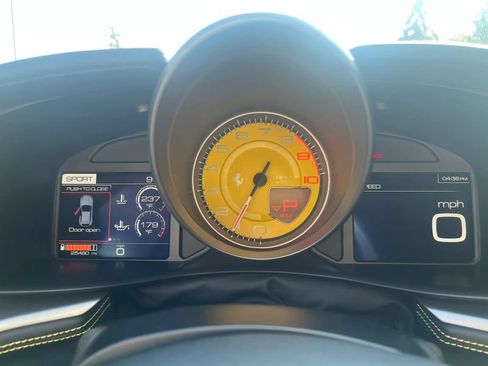 Used 2018 Ferrari GTC4Lusso AWD/4WD image 18
