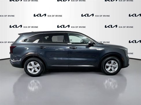Certified 2024 Kia Sorento LX image 9