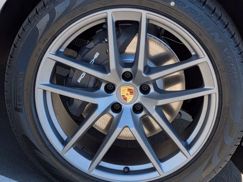 Certified 2026 Porsche Macan AWD/4WD image 12