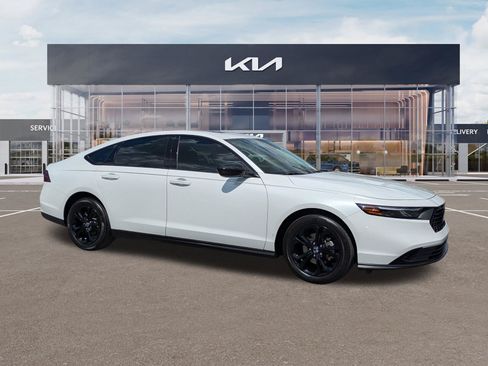 Used 2025 Honda Accord SE image 2