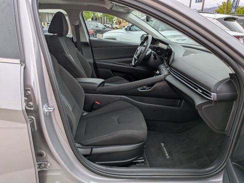 Certified 2025 Hyundai Elantra SEL FWD image 31
