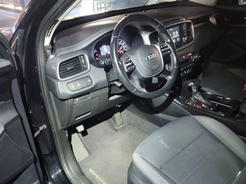 Used 2019 Kia Sorento LX w/ LX Convenience Package image 6