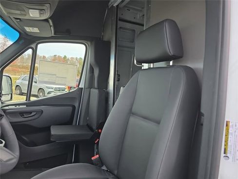 New 2025 Mercedes-Benz Sprinter 2500 image 18