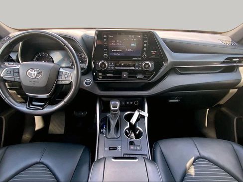 Used 2021 Toyota Highlander XSE FWD image 14
