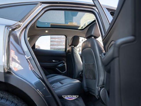 Used 2020 Jaguar E-PACE SE image 19