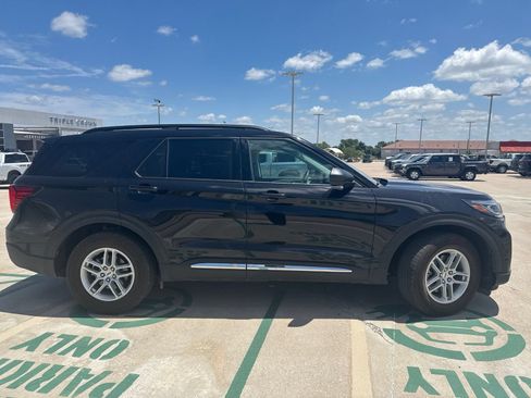 Certified 2025 Ford Explorer Active w/ Active Comfort Package RWD image 2