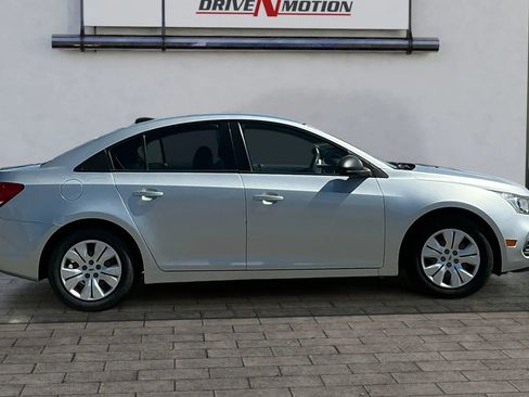 Used 2016 Chevrolet Cruze LS image 3