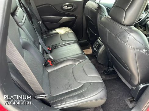 Used 2019 Jeep Cherokee Limited AWD/4WD image 18