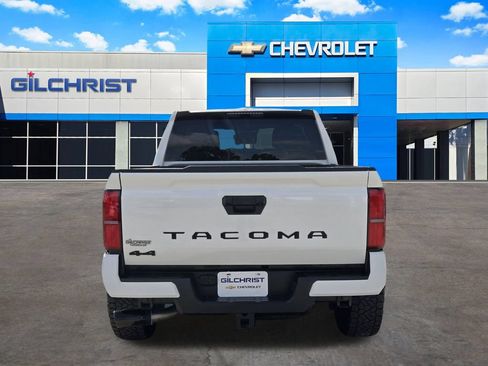 Used 2025 Toyota Tacoma SR5 AWD/4WD image 7