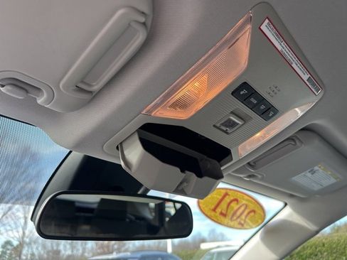 Used 2021 Toyota RAV4 XLE image 30