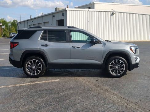 Used 2026 GMC Terrain Elevation w/ Elevation Premium Package FWD image 9