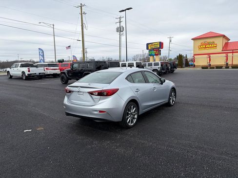 Used 2018 MAZDA MAZDA3 Touring image 3