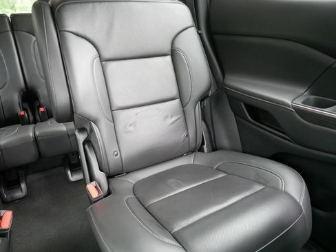 Used 2023 GMC Acadia SLT AWD/4WD image 14