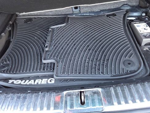 Used 2012 Volkswagen Touareg VR6 image 37