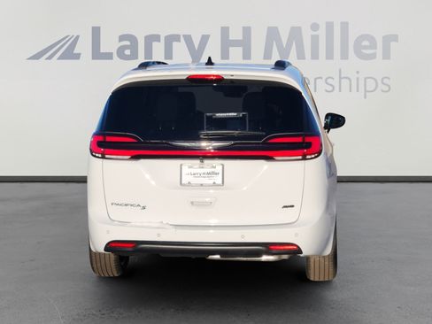 New 2026 Chrysler Pacifica Select w/ S Appearance Package image 5